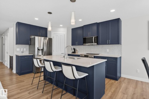 77 Penn Place, Spruce Grove, AB - Indoor Photo Showing Kitchen With Upgraded Kitchen
