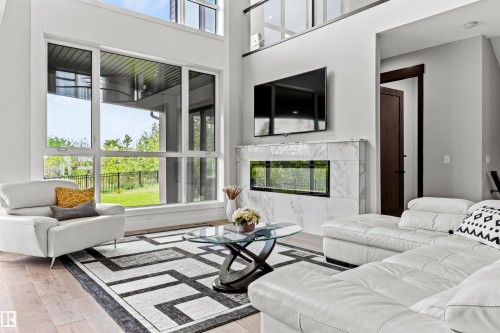 4810 Knight Crescent, Edmonton, AB - Indoor Photo Showing Living Room
