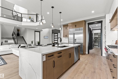 4810 Knight Crescent, Edmonton, AB - Indoor Photo Showing Kitchen With Upgraded Kitchen