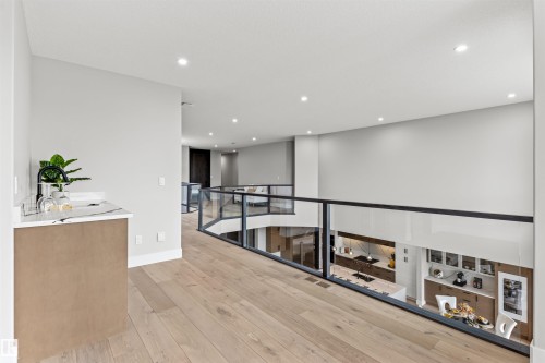 4810 Knight Crescent, Edmonton, AB - Indoor Photo Showing Other Room