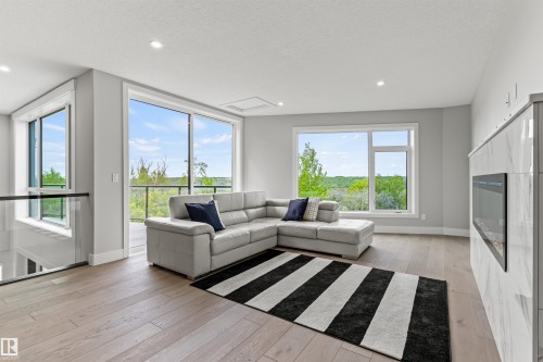 4810 Knight Crescent, Edmonton, AB - Indoor Photo Showing Living Room