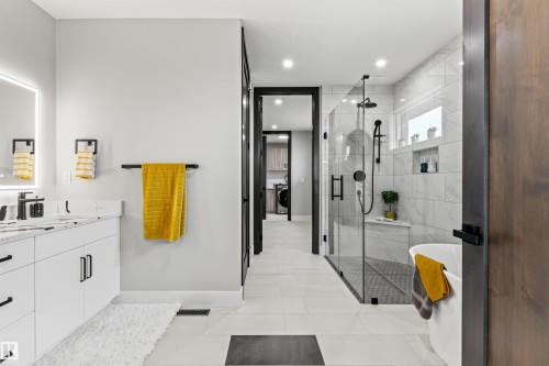 4810 Knight Crescent, Edmonton, AB - Indoor Photo Showing Bathroom