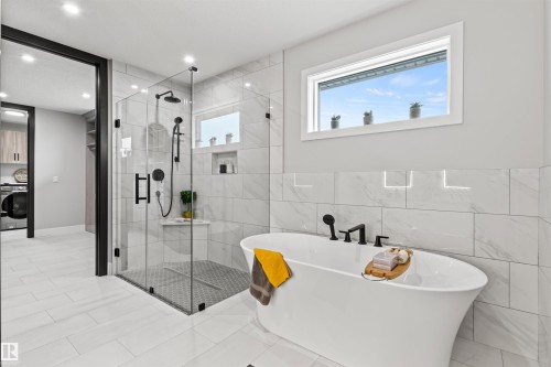 4810 Knight Crescent, Edmonton, AB - Indoor Photo Showing Bathroom