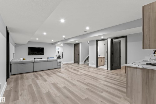 4810 Knight Crescent, Edmonton, AB - Indoor Photo Showing Kitchen