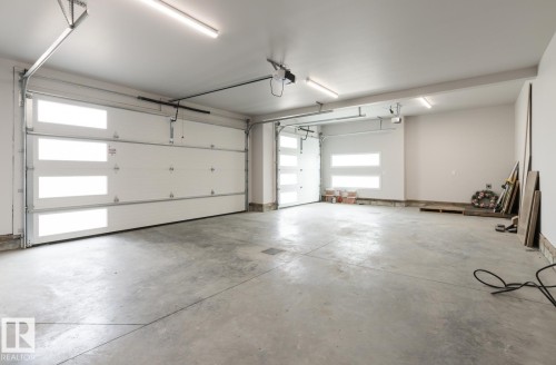 4810 Knight Crescent, Edmonton, AB - Indoor Photo Showing Garage
