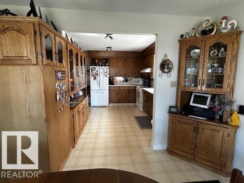 4403 55 Avenue, Lamont, AB - Indoor