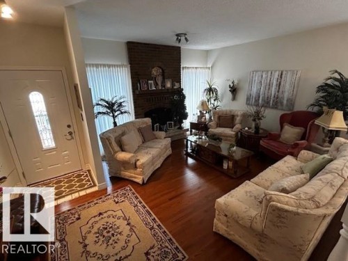 4403 55 Avenue, Lamont, AB - Indoor Photo Showing Living Room