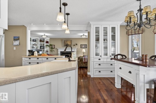 3108 36B Avenue, Edmonton, AB - Indoor Photo Showing Kitchen