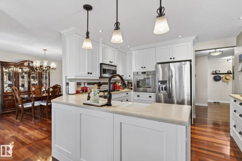 3108 36B Avenue, Edmonton, AB - Indoor Photo Showing Kitchen With Upgraded Kitchen