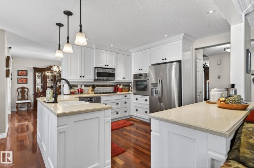3108 36B Avenue, Edmonton, AB - Indoor Photo Showing Kitchen With Upgraded Kitchen