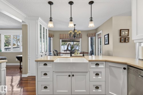 3108 36B Avenue, Edmonton, AB - Indoor Photo Showing Kitchen