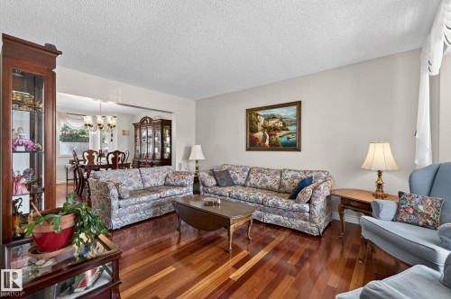 3108 36B Avenue, Edmonton, AB - Indoor Photo Showing Living Room