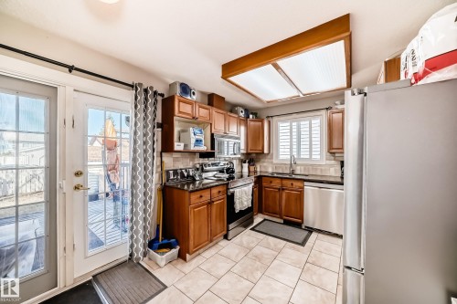 3218 36 Street, Edmonton, AB - Indoor Photo Showing Kitchen