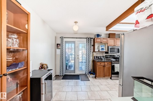 3218 36 Street, Edmonton, AB - Indoor Photo Showing Kitchen