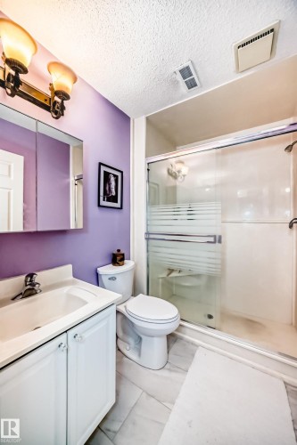 3218 36 Street, Edmonton, AB - Indoor Photo Showing Bathroom