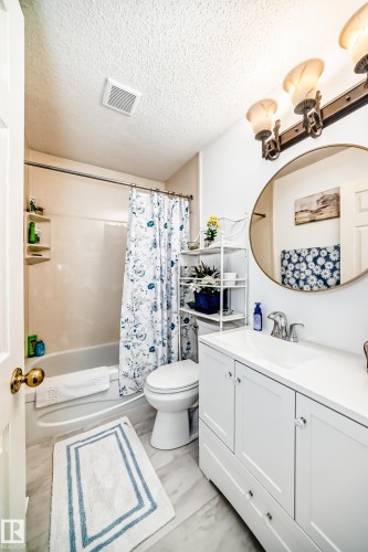 3218 36 Street, Edmonton, AB - Indoor Photo Showing Bathroom