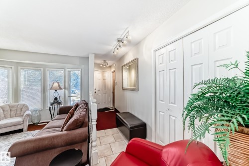 3218 36 Street, Edmonton, AB - Indoor Photo Showing Living Room