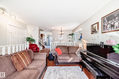 3218 36 Street, Edmonton, AB - Indoor Photo Showing Living Room