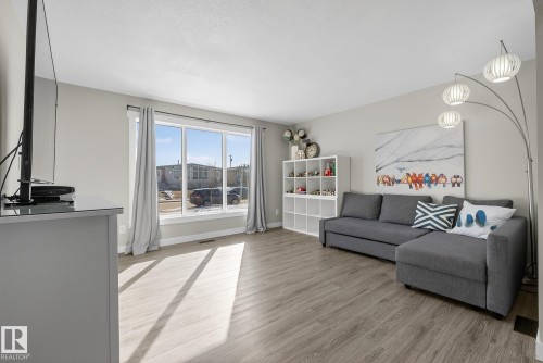 6034 105 Street, Edmonton, AB - Indoor Photo Showing Living Room