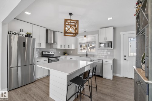 6034 105 Street, Edmonton, AB - Indoor Photo Showing Kitchen With Stainless Steel Kitchen With Upgraded Kitchen