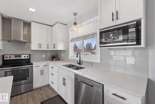 6034 105 Street, Edmonton, AB - Indoor Photo Showing Kitchen With Stainless Steel Kitchen With Double Sink With Upgraded Kitchen