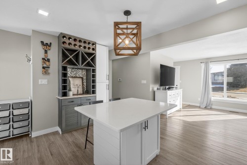 6034 105 Street, Edmonton, AB - Indoor