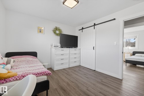 6034 105 Street, Edmonton, AB - Indoor Photo Showing Bedroom