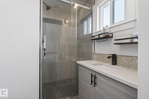 6034 105 Street, Edmonton, AB - Indoor Photo Showing Bathroom