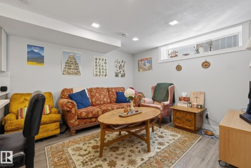 6034 105 Street, Edmonton, AB - Indoor