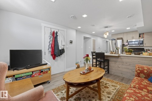 6034 105 Street, Edmonton, AB - Indoor