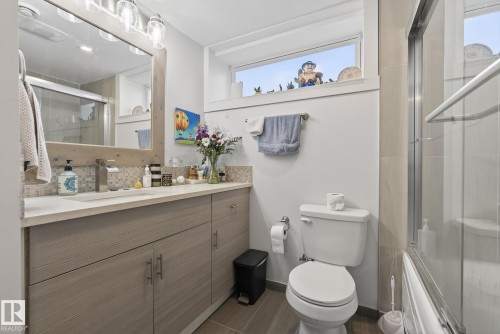6034 105 Street, Edmonton, AB - Indoor Photo Showing Bathroom