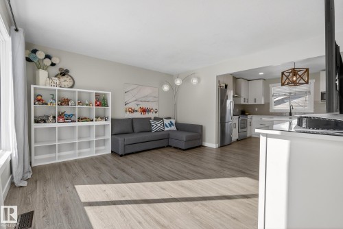 6034 105 Street, Edmonton, AB - Indoor