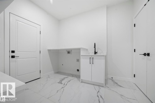 216 33 St, Edmonton, AB - Indoor Photo Showing Other Room