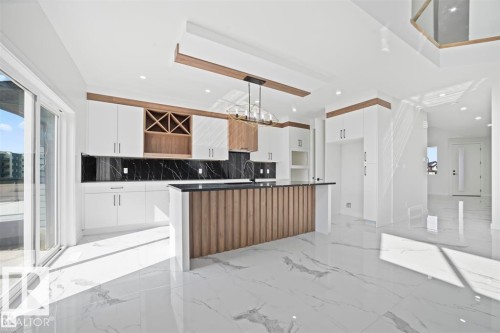 216 33 St, Edmonton, AB - Indoor Photo Showing Kitchen