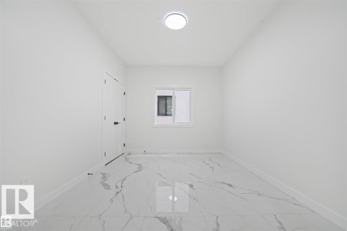216 33 St, Edmonton, AB - Indoor Photo Showing Other Room