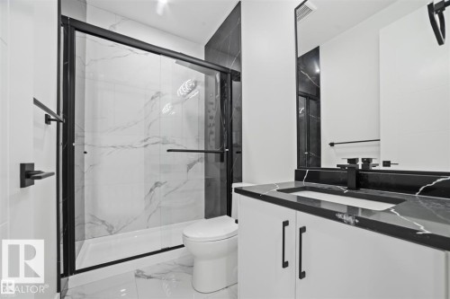 216 33 St, Edmonton, AB - Indoor Photo Showing Bathroom