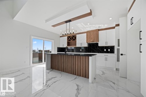 216 33 St, Edmonton, AB - Indoor Photo Showing Kitchen