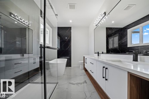 216 33 St, Edmonton, AB - Indoor Photo Showing Bathroom