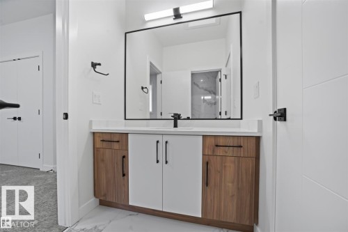 216 33 St, Edmonton, AB - Indoor Photo Showing Bathroom
