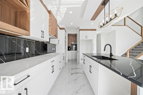 216 33 St, Edmonton, AB - Indoor Photo Showing Kitchen With Upgraded Kitchen