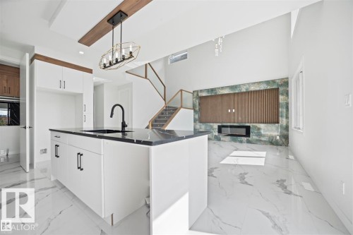 216 33 St, Edmonton, AB - Indoor Photo Showing Other Room