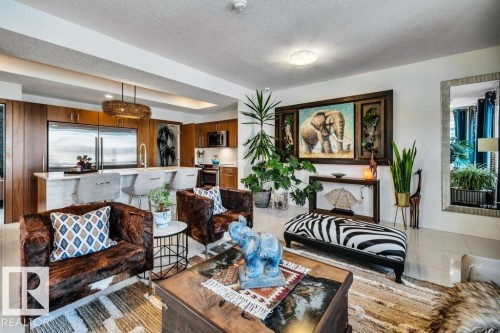 10920 96 Street, Edmonton, AB - Indoor Photo Showing Living Room