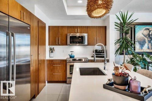 10920 96 Street, Edmonton, AB - Indoor Photo Showing Kitchen With Upgraded Kitchen