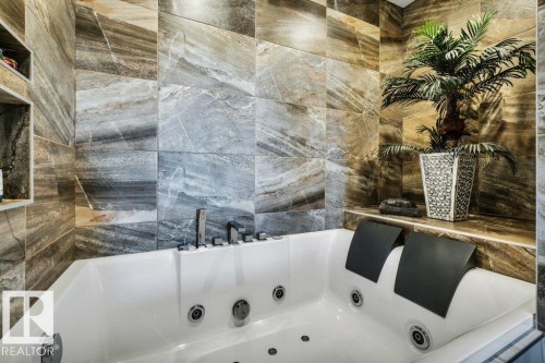 10920 96 Street, Edmonton, AB - Indoor Photo Showing Bathroom