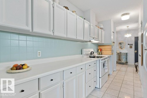 202 9809 110 Street, Edmonton, AB - Indoor Photo Showing Kitchen
