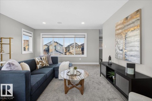 1380 Graydon Hill Way, Edmonton, AB - Indoor Photo Showing Living Room
