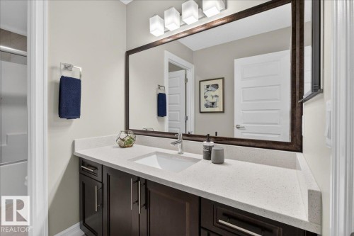 1380 Graydon Hill Way, Edmonton, AB - Indoor Photo Showing Bathroom