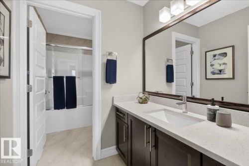 1380 Graydon Hill Way, Edmonton, AB - Indoor Photo Showing Bathroom