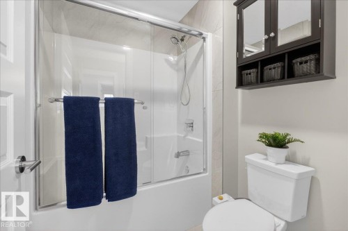 1380 Graydon Hill Way, Edmonton, AB - Indoor Photo Showing Bathroom