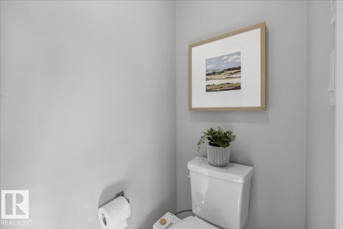 1380 Graydon Hill Way, Edmonton, AB - Indoor Photo Showing Bathroom
